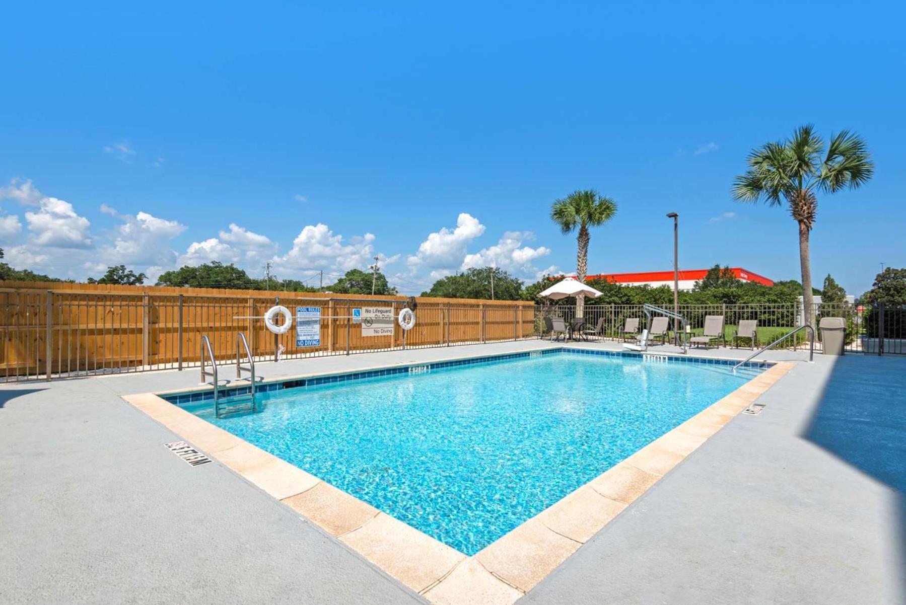 Hampton Inn & Suites Pensacola I-10 N At University Town Plaza Exterior foto